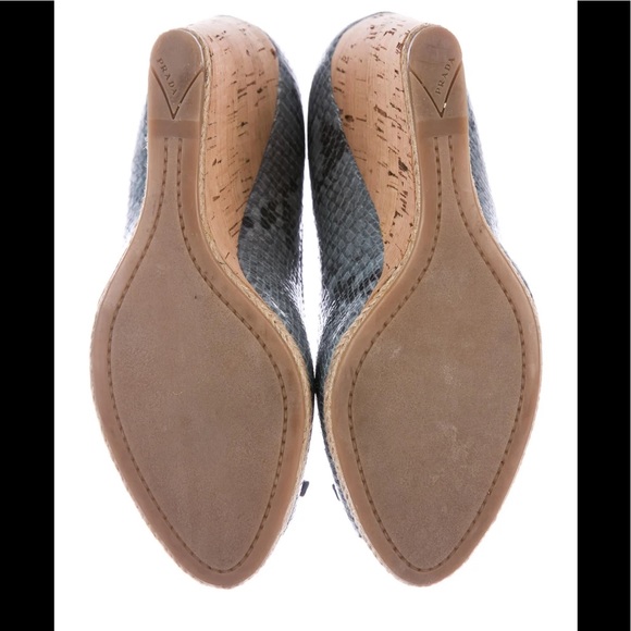 ❤️❤️
PRADA SPORT
Embossed Signature Logo Pumps❤️ - Picture 4 of 6